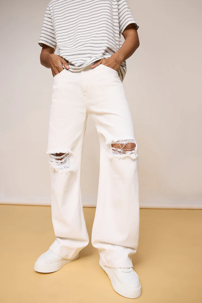 White knee ripped men's jeans